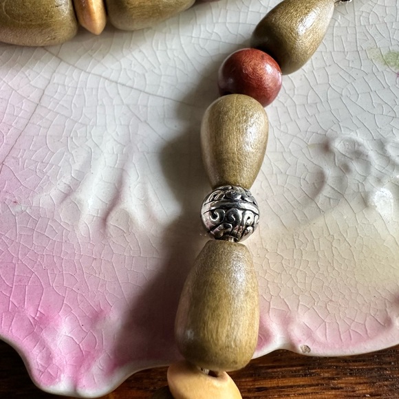 Set of three lightweight chunky wooden bead necklaces twist clasp strung on hemp - Picture 5 of 7